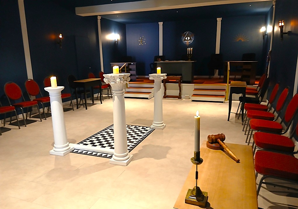 Temple avec colonnes après construction